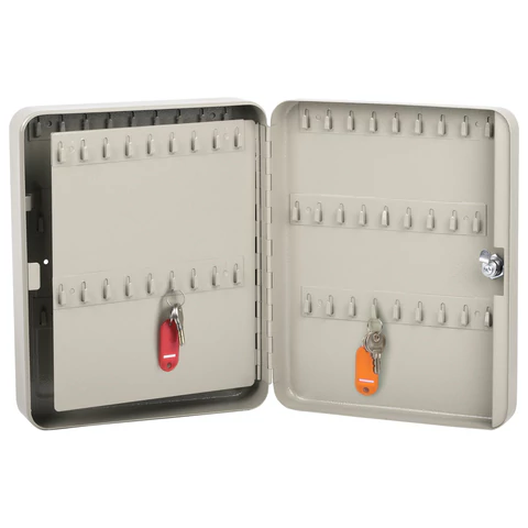 Шкафчик (Ключница) на 90 ключей BRAUBERG, 300х240х80 мм, с замком, +90 брелоков, серый, 290339 - МСК «Форвард»