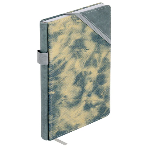 Блокнот А5 135x210 мм BRAUBERG "Denim", ткань/экокожа, резинка, держатель, 80 л., клетка, синий, 117139 - МСК «Форвард»