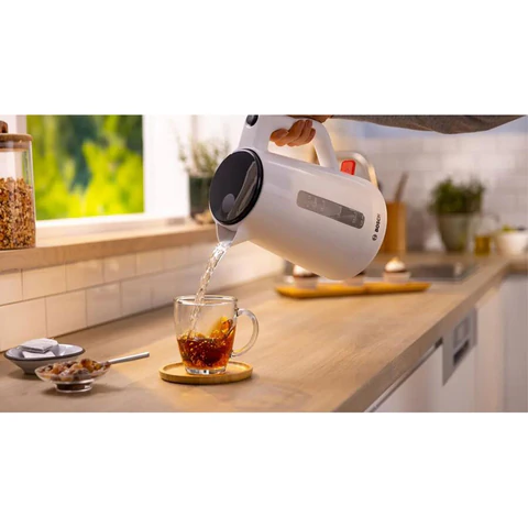 Чайник BOSCH TWK1M121, 1,7 л, 2400 Вт, закрытый нагревательный элемент, пластик, белый 458593 - МСК «Форвард»