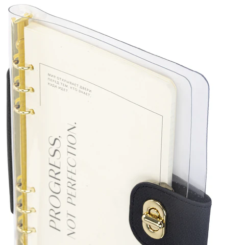 Блокнот А5 180x235 мм, BRAUBERG "Fabulous", гибкий, на кольцах, застежка, 80 л., черный, 116196 - МСК «Форвард»