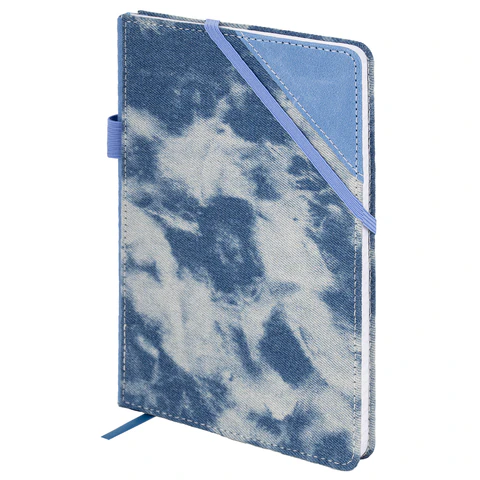 Блокнот А5 135x210 мм BRAUBERG "Denim", ткань/экокожа, резинка, держатель, 80 л., клетка, голубой, 117138