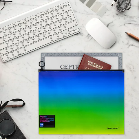 Папка-конверт расширяющаяся на молнии BRAUBERG "Grade", А4, до 300 листов, зелено-голубой градиент, 0,18 мм, 271966 - МСК «Форвард»