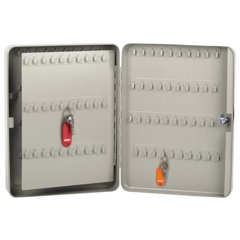 Шкафчик (Ключница) на 140 ключей BRAUBERG, 370х280х80 мм, с замком, +140 брелоков, серый, 290340 - МСК «Форвард»