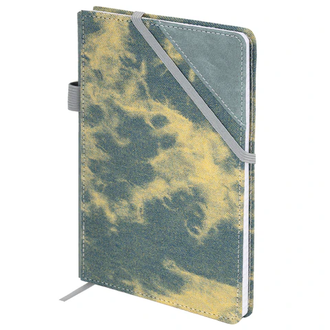 Блокнот А5 135x210 мм BRAUBERG "Denim", ткань/экокожа, резинка, держатель, 80 л., клетка, синий, 117139