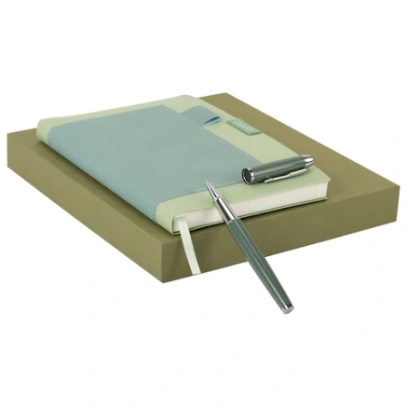 Ежедневник в наборе с ручкой А5, 144x210 мм, BRAUBERG "Style" под кожу, 160 листов, зелёный, 116863 - МСК «Форвард»