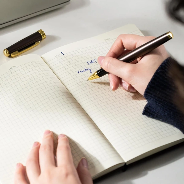 Бизнес-блокнот А5 96л Deli Squared Notebook синий мягкая обложка на резинке EN130G 1741980 - МСК «Форвард»