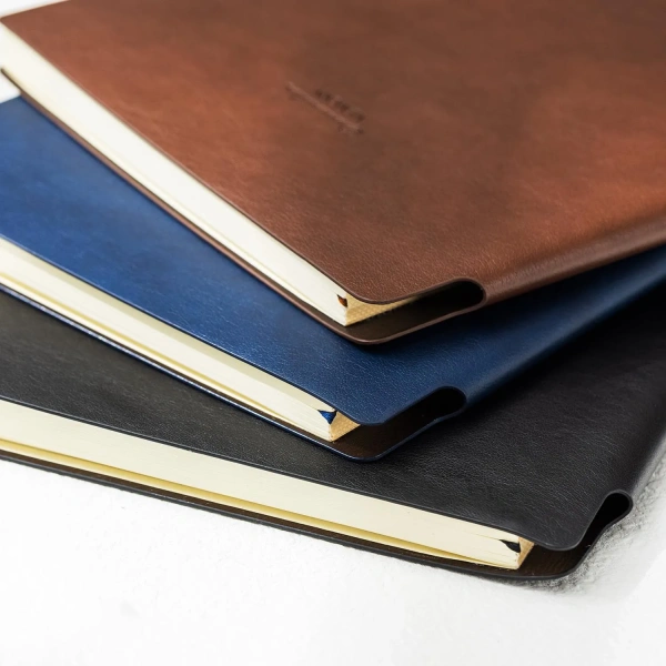 Блокнот А5 Deli Squared Notebook EN130G 96 листов 80 г/кв.м синий в клетку на сшивке резинка 1741980 - МСК «Форвард»